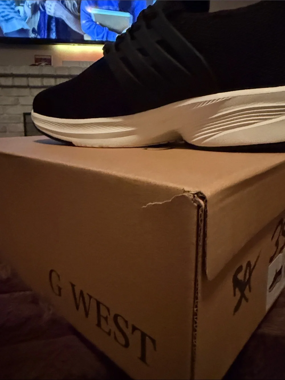 New G WEST MENS‎ CROWN ATHLETIC SHOES 10.5